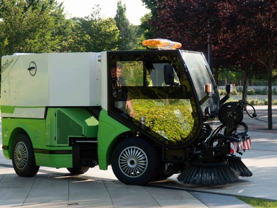 Подметально-уборочная машина SmartSweeper RG-8240